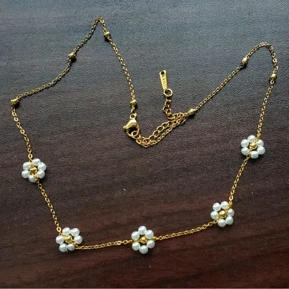 18k Gold Plated Pearl Daisy Multi Flower choker/short necklace. New. - Picture 5 of 14